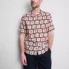 Camisas com estampado de azulejos costeiros
