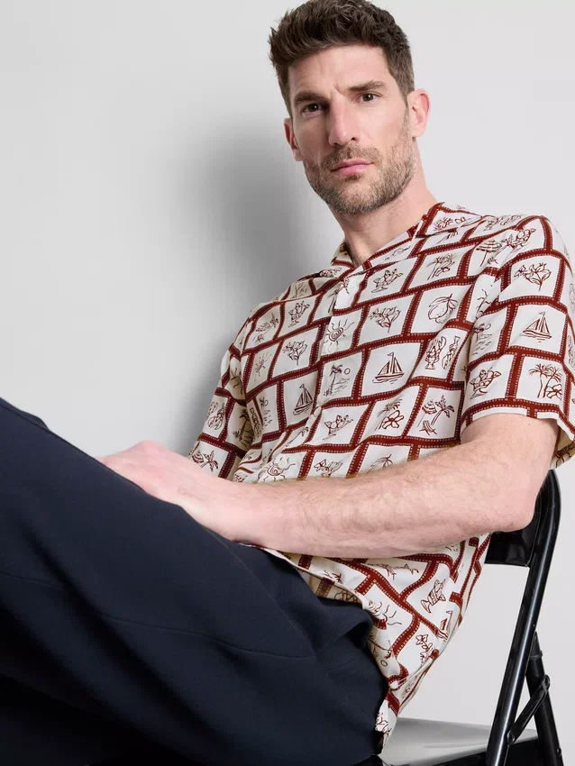 Camisas com estampado de azulejos costeiros