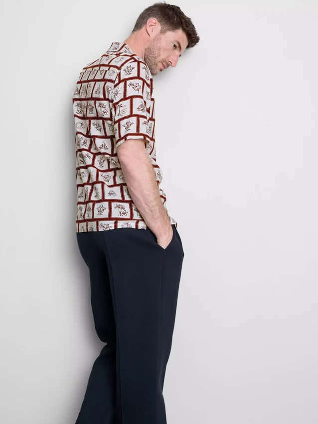 Camisas com estampado de azulejos costeiros