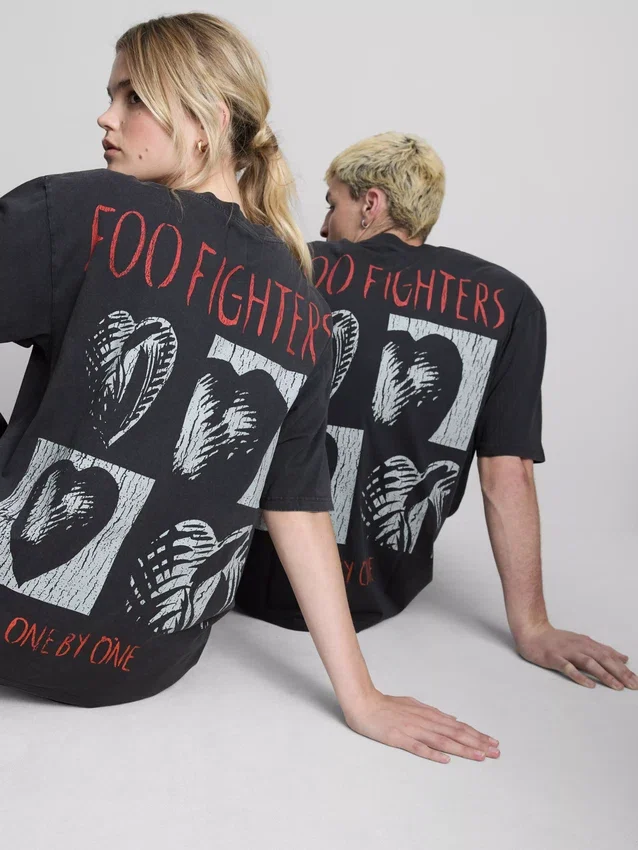 Camisas com estampado dos Foo Fighters