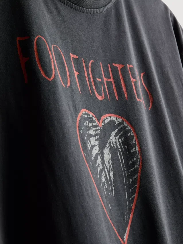 Camisas com estampado dos Foo Fighters