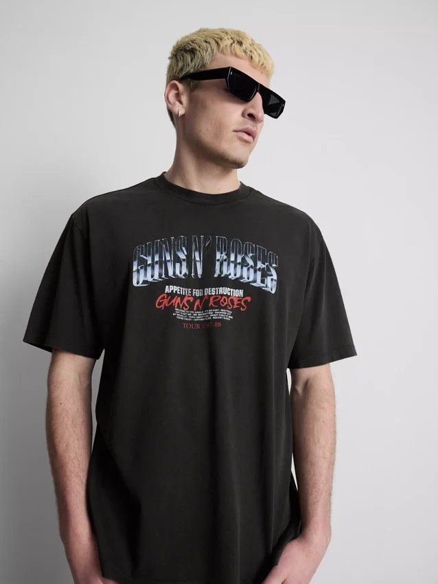 Camisas com estampado dos Guns N' Roses