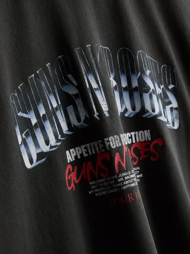 Camisas com estampado dos Guns N' Roses