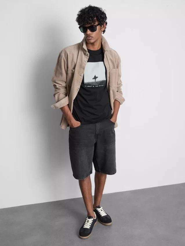 Camisas com estampado gráfico de surfista
