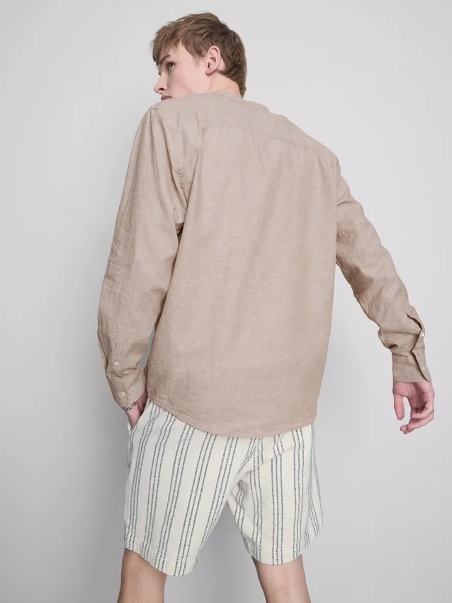 Camisas com gola «grandad» em mistura de linho