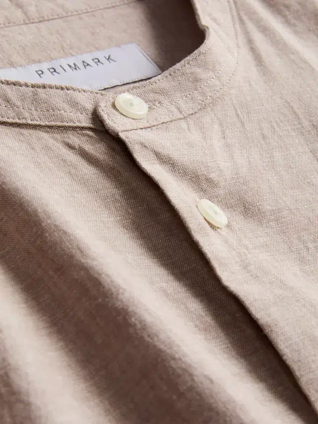 Camisas com gola «grandad» em mistura de linho
