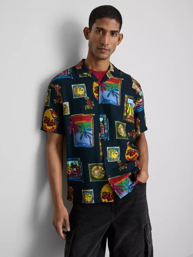 Camisas com gola revere e estampado «Resort»