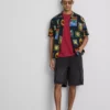 Camisas com gola revere e estampado «Resort»