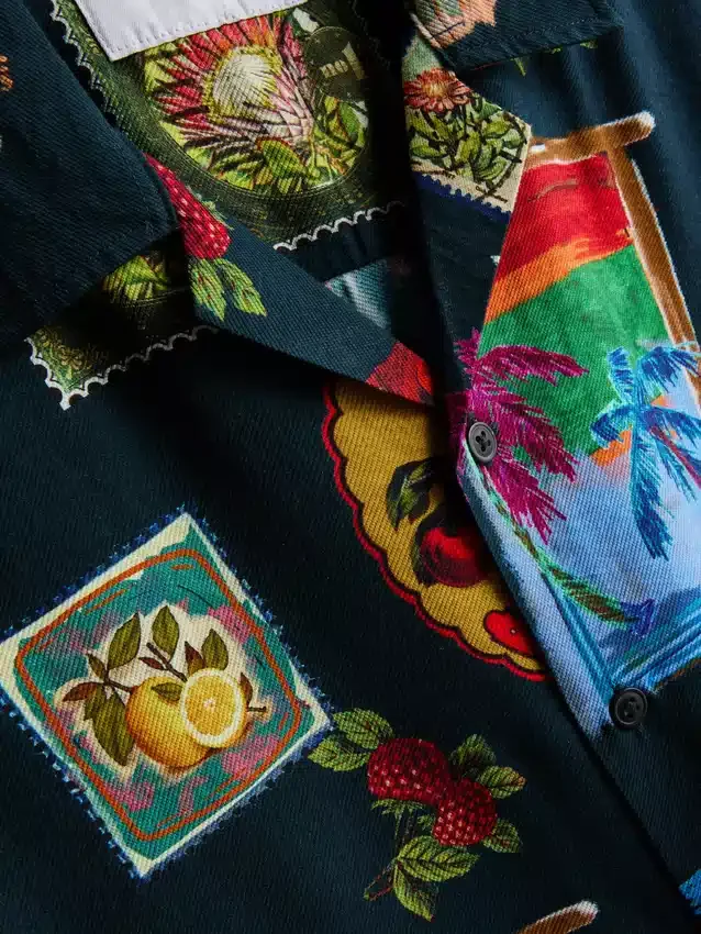 Camisas com gola revere e estampado «Resort»