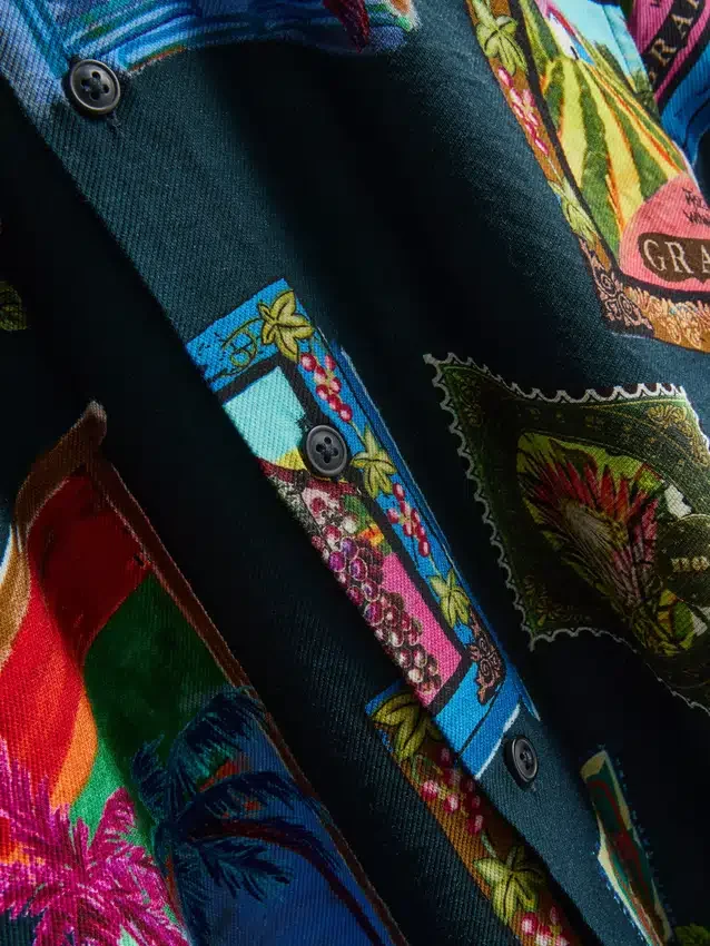 Camisas com gola revere e estampado «Resort»