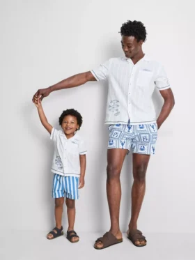 Camisas com gola reversível bordada com peixe