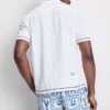 Camisas com gola reversível bordada com peixe