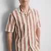 Camisas com gola reversível às riscas