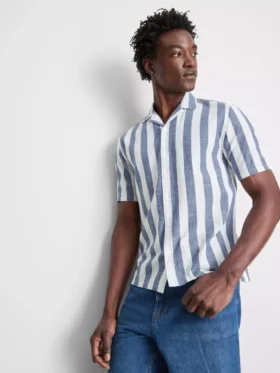 Camisas com gola reversível às riscas