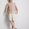 Camisas com gola reversível às riscas