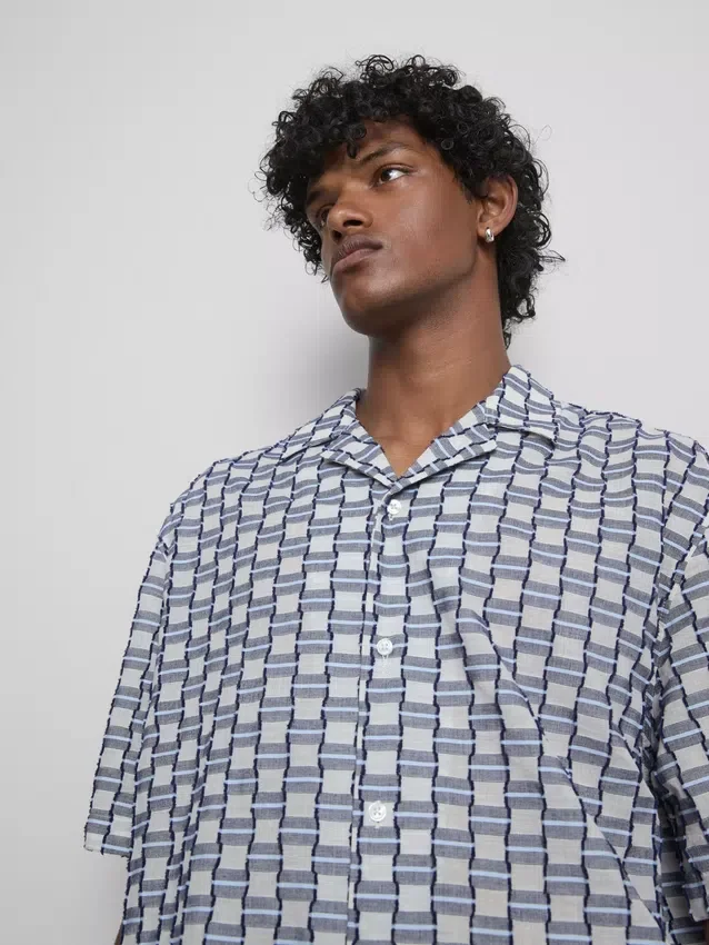 Camisas com gola texturada