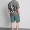 Camisas com grafismo de corridas da Jaguar TCS