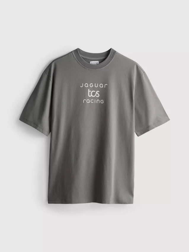 Camisas com grafismo de corridas da Jaguar TCS