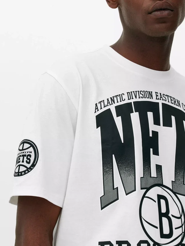 Camisas com grafismo dos Brooklyn Nets da NBA