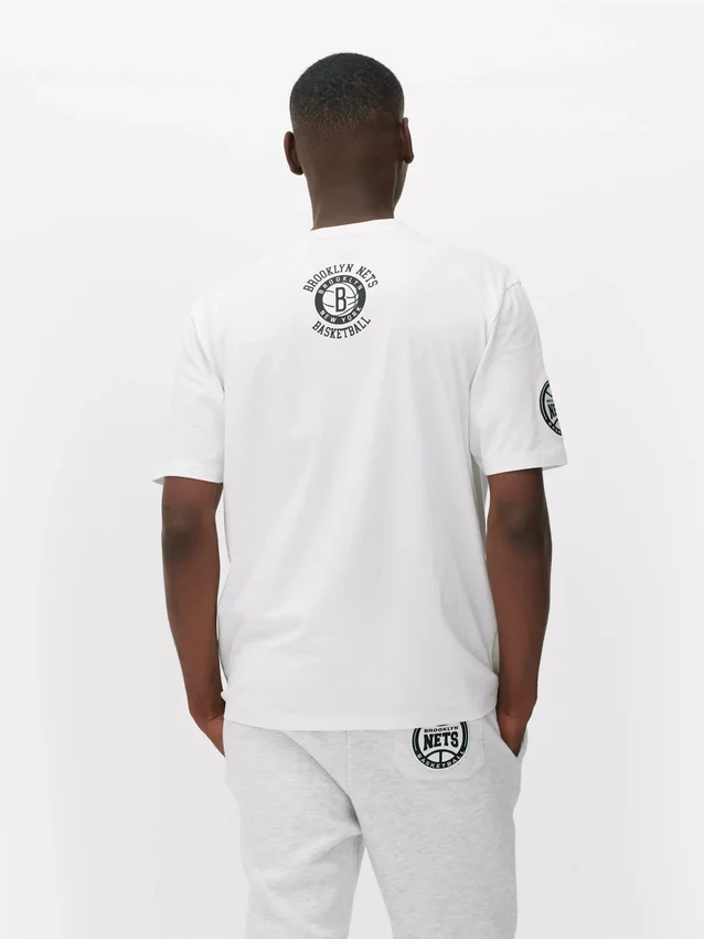 Camisas com grafismo dos Brooklyn Nets da NBA