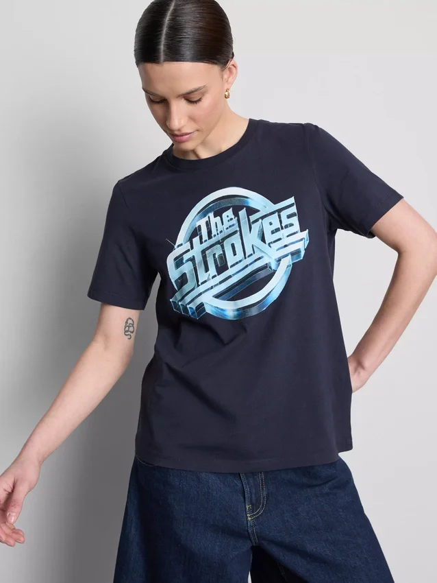 Camisas com grafismo dos The Strokes