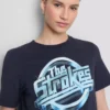Camisas com grafismo dos The Strokes