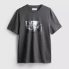 Camisas com grafismo urbano de Tóquio