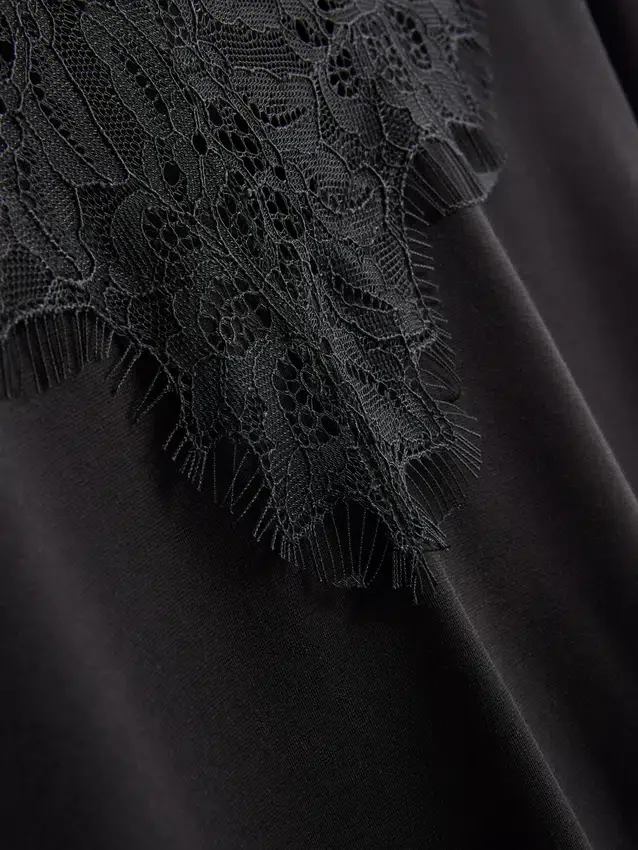 Camisas com inserção de renda