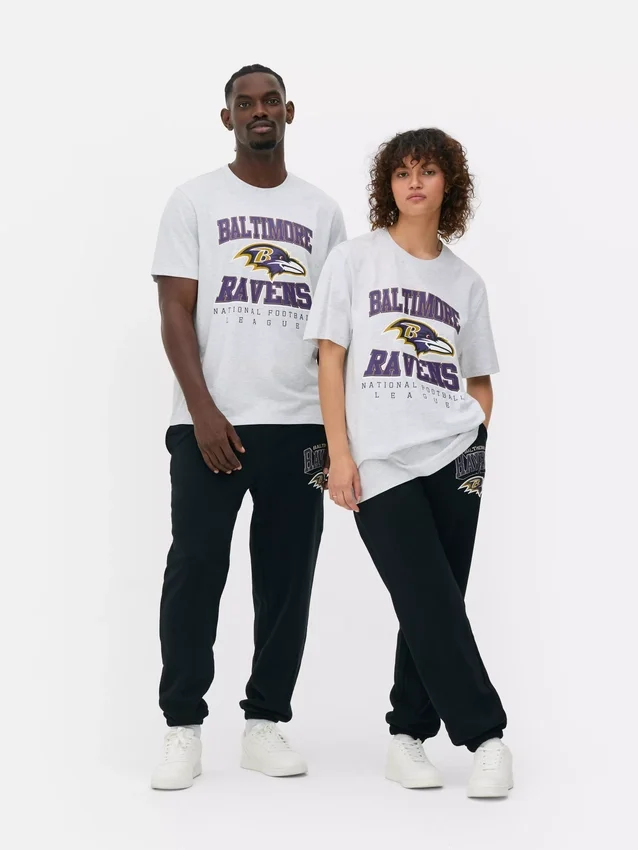 Camisas com logótipo dos Baltimore Ravens da NFL