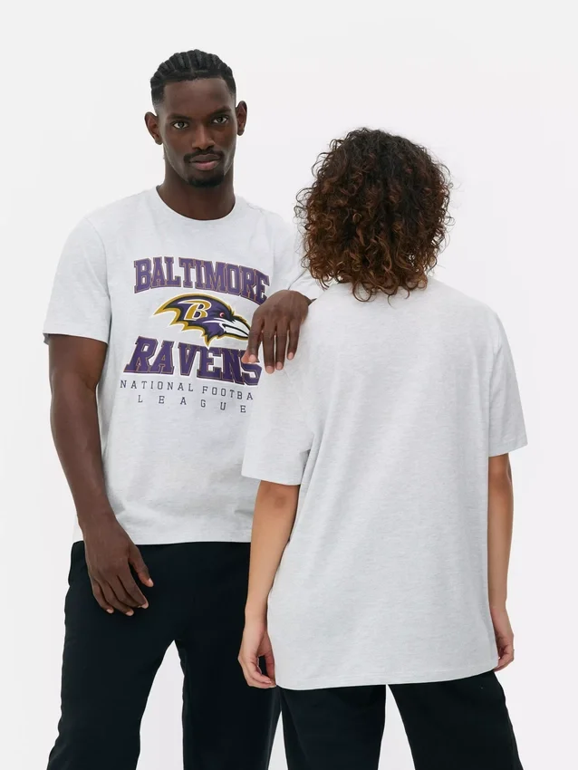 Camisas com logótipo dos Baltimore Ravens da NFL
