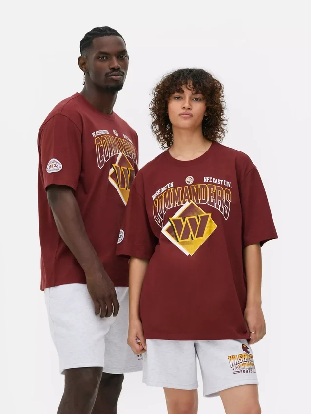 Camisas com logótipo dos Washington Commanders da NFL