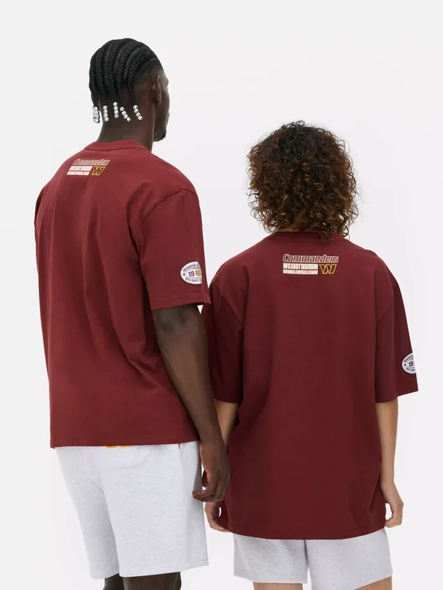 Camisas com logótipo dos Washington Commanders da NFL