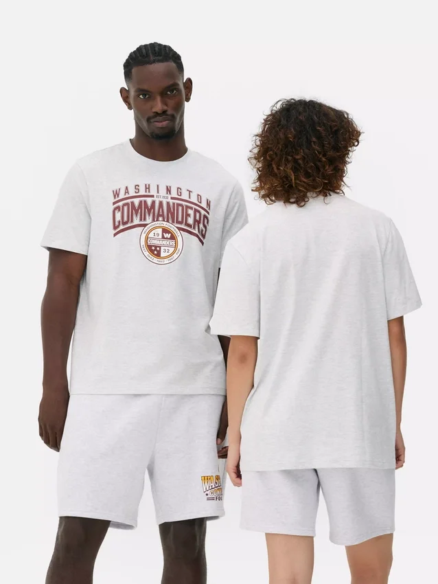 Camisas com logótipo dos Washington Commanders da NFL