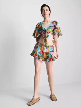 Camisas curtas com estampa tropical e laço