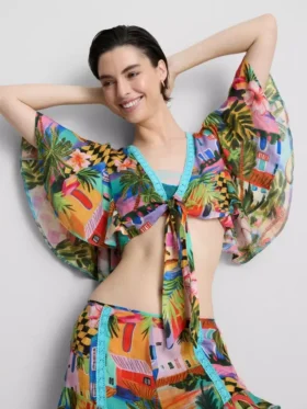 Camisas curtas com estampa tropical e laço