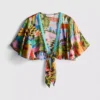 Camisas curtas com estampa tropical e laço