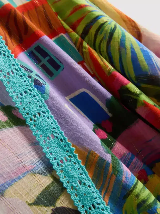 Camisas curtas com estampa tropical e laço