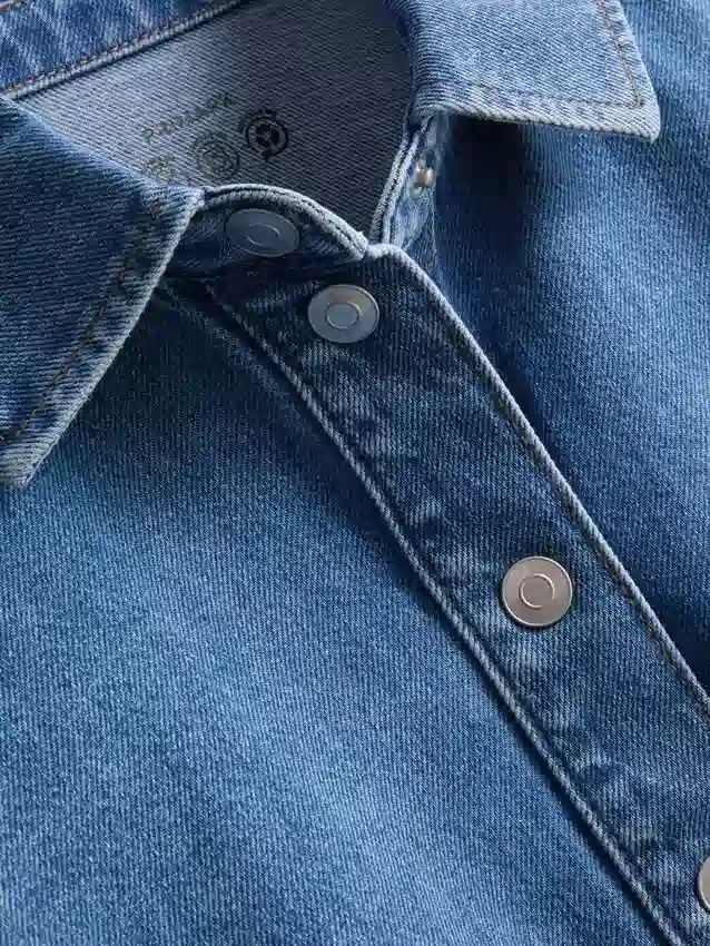 Camisas curtas e largas em ganga de algodão