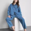 Camisas de ganga de algodão com corte descontraído e botões