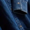 Camisas de ganga de algodão com corte descontraído e botões
