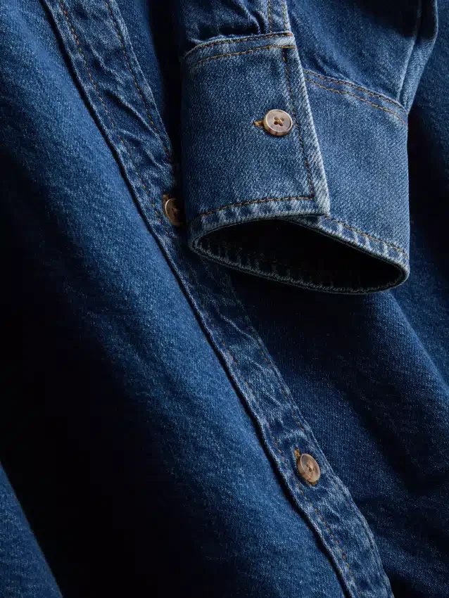 Camisas de ganga de algodão com corte descontraído e botões