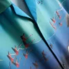 Camisas de manga curta com botões e estampadas com flamingos