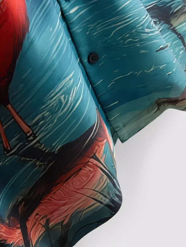 Camisas de manga curta com botões e estampadas com flamingos