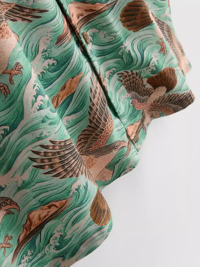 Camisas de manga curta com botões e estampadas com pássaros