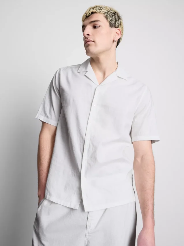 Camisas de manga curta em mistura de linho