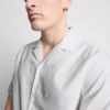 Camisas de manga curta em mistura de linho