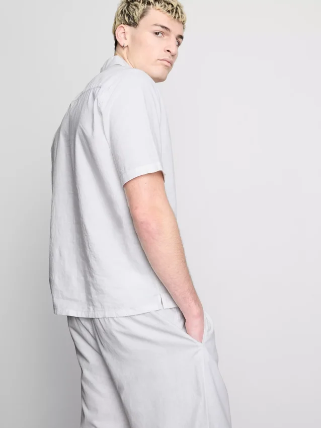 Camisas de manga curta em mistura de linho