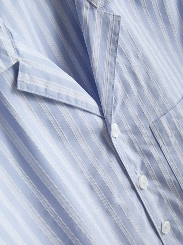 Camisas de pijama às riscas com botões