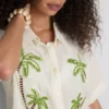 Camisas de praia em algodão bordadas com miçangas da Paula Echevarría