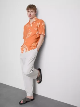 Camisas de resort com padrão floral abstrato